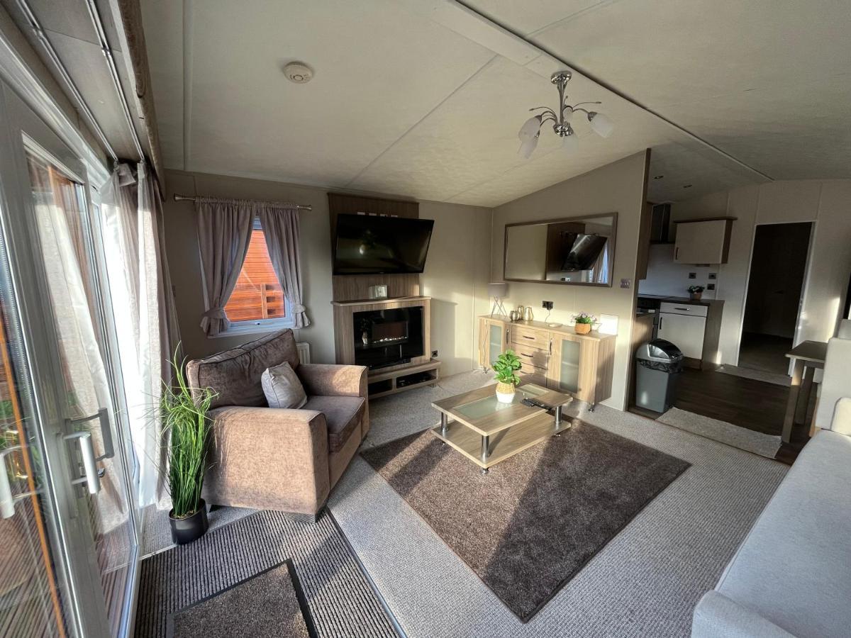 Hazel Oaks, Beautiful Lodge With Hot Tub - Sleeps 6 - Felmoor Park Morpeth Exterior foto